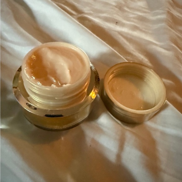 Silver Quilted Cosmetic Bags with Cle de Peau Skincare. - Picture 6 of 9